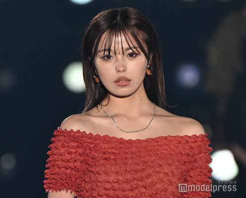 おさき、切れ込みスカート&オフショルトップスの夏っぽコーデ披露【関西コレクション 2024 S/S】