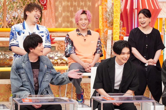 (前列左から)間宮祥太朗、吉沢亮(後列左から)りんたろー。、兼近大樹、島崎和歌子(C)フジテレビ