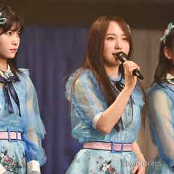 アンコールでスピーチする高橋朱里（中央）「AKB48 チームB単独コンサート～女神は可愛いだけじゃない～」 （C）モデルプレス