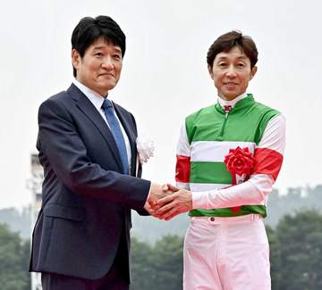 【安田記念】武豊 JRA最年長G1勝利記録更新 急きょ乗り替わりで混戦制す「いい後輩を持ちました」 シックスペンスG1初制覇