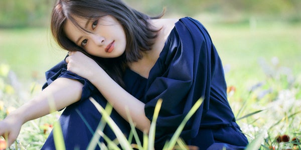 白石麻衣、胸元ざっくりワンピ披露 ソロで初のカレンダー決定 - モデル