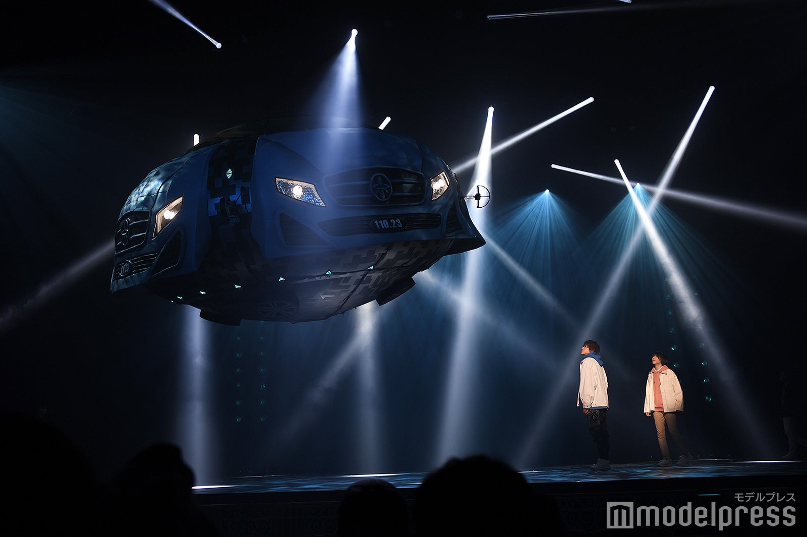 （左から）UFO、岩崎大昇、大東立樹（C）モデルプレス