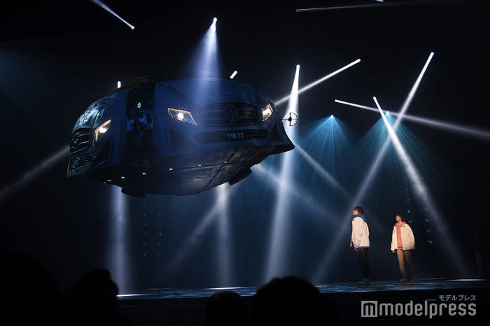 (左から)UFO、岩崎大昇、大東立樹(C)モデルプレス