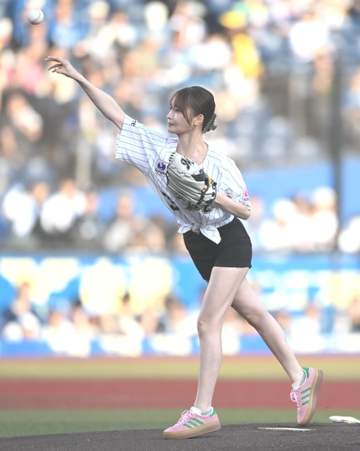 新谷姫加が始球式 予告通りノーバン投球「めっちゃ嬉しいです！」