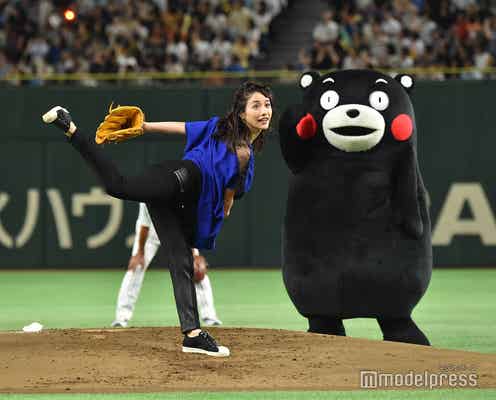 石原さとみ、三浦大輔氏直伝の2段モーション披露 5年連続始球式に登場