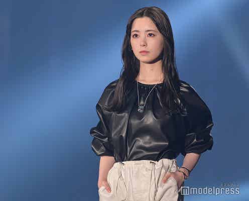 乃木坂46筒井あやめ、センターパートヘアで雰囲気ガラリ 大人っぽクールな魅力放つ<TGC 2023 S/S>