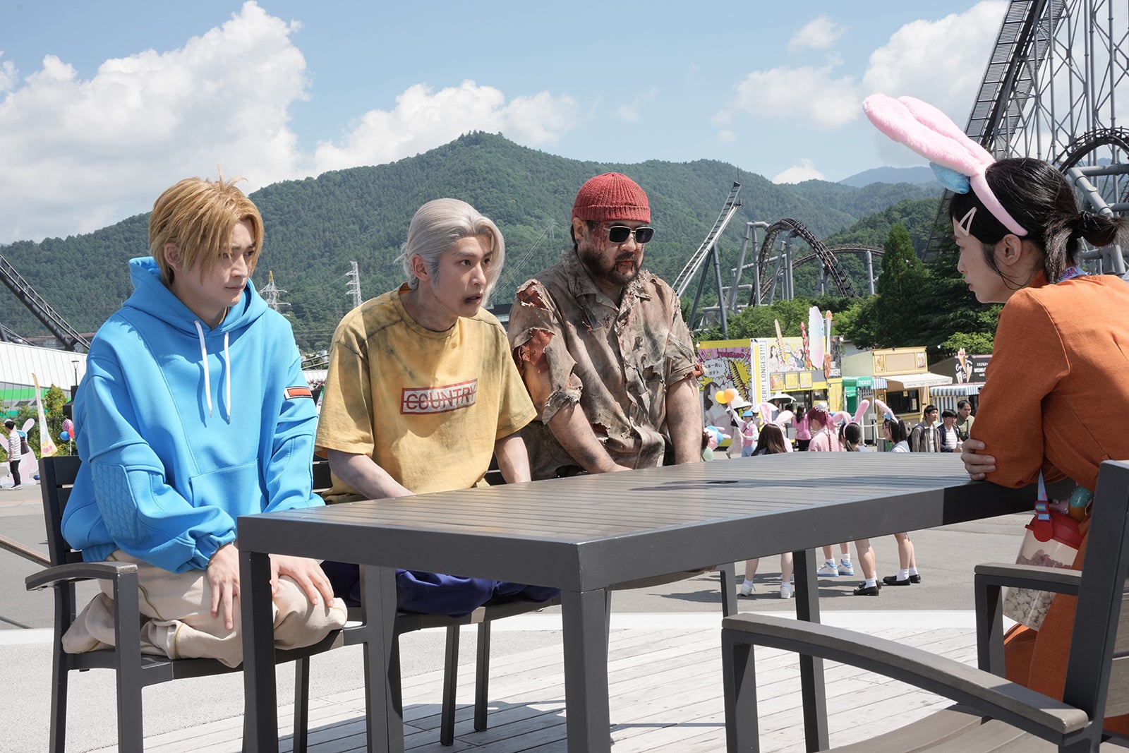 高橋文哉、目黒蓮、小手伸也（C）鈴木祐斗／集英社 （C）2026 映画「SAKAMOTO DAYS」製作委員会