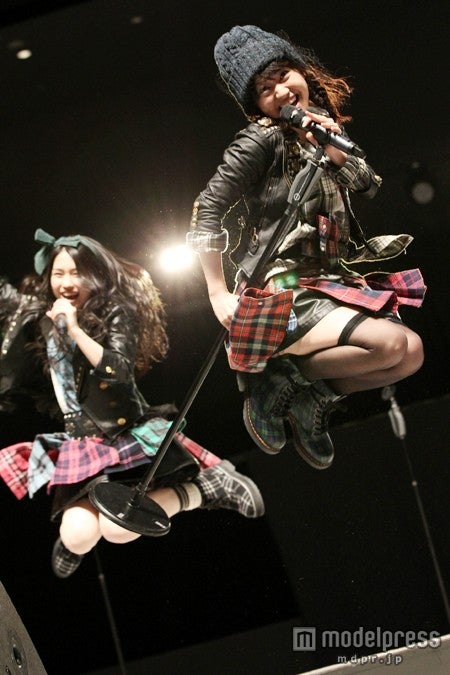 卒業曲は「前しか向かねぇ」（C）AKS