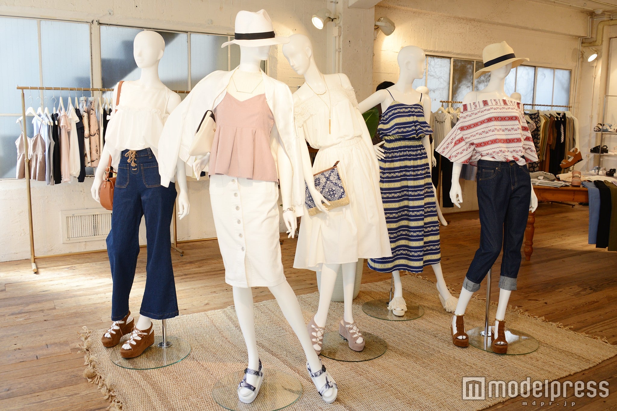 “大人可愛く”イメージ一新の「夢展望」が可愛い！“高見え”トレンドスタイルを提案＜2016年春夏展示会レポート＞