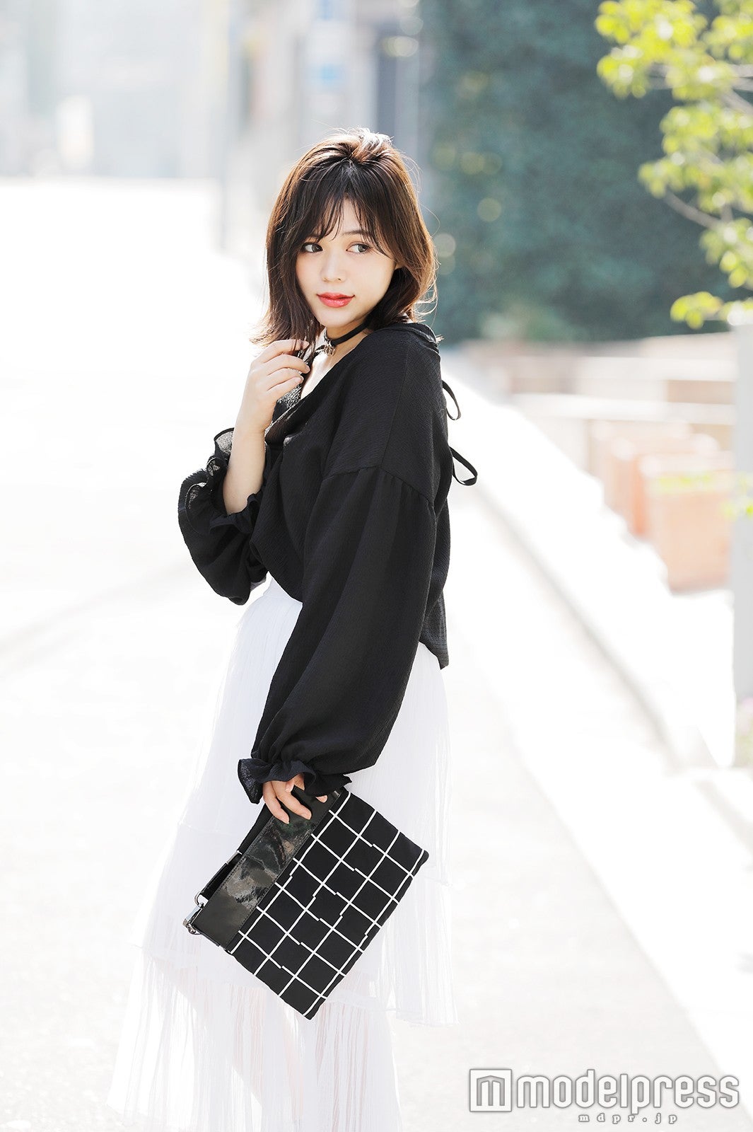 いびつに歪ませたチェック柄がおしゃれ（C）モデルプレス