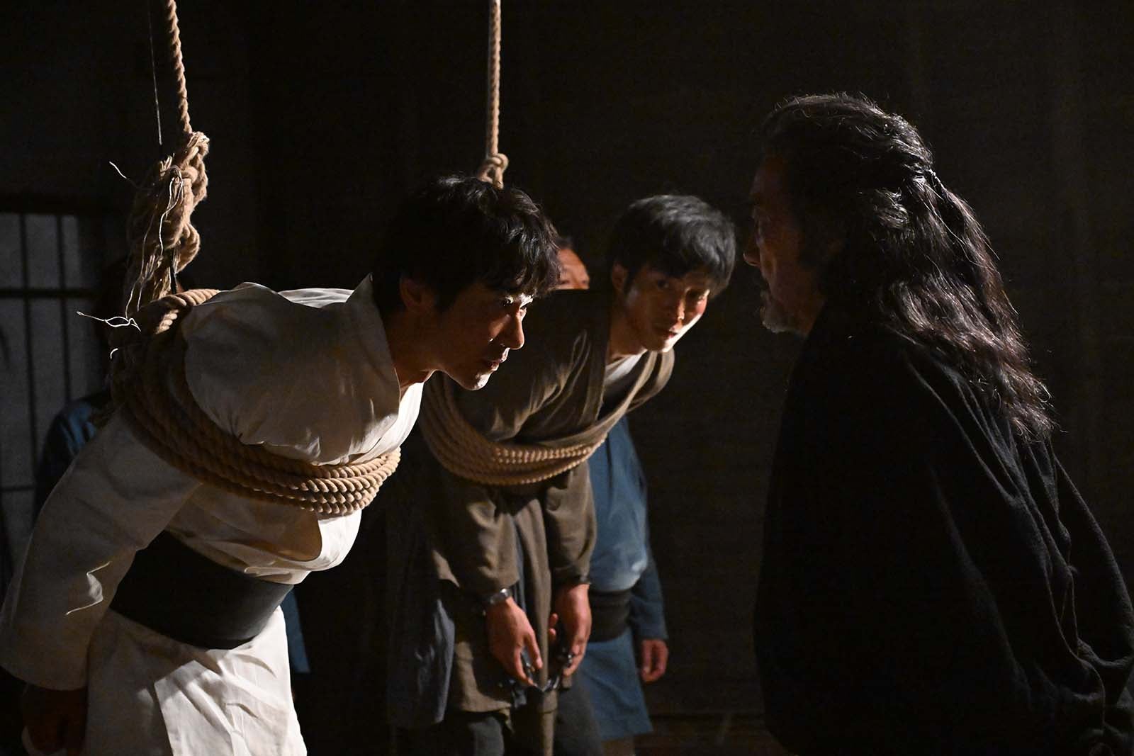 堺雅人、松坂桃李、役所広司「VIVANT」最終話より（C）TBS