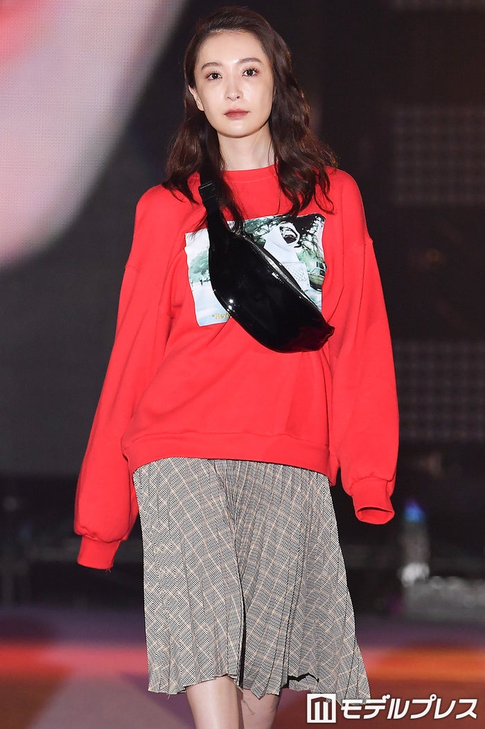 白洲迅の妻・竹内渉、長男2歳誕生日に親子ショット公開「娘ちゃん目がクリクリ」「3人とも可愛い」の声