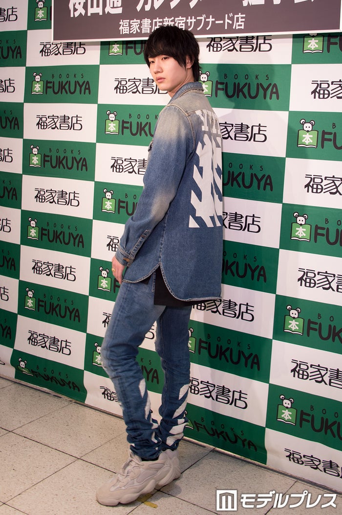 桜田通 私服大放出 による弊害を恐れる 新しい服を買わないと モデルプレス