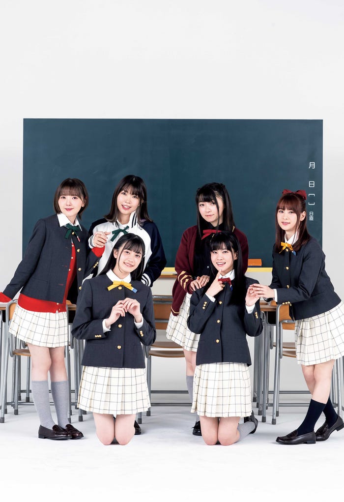 虹ヶ咲学園スクールアイドル同好会(上段左から時計回り:鬼頭明里、内田秀、法元明菜、前田佳織里、大西亜玖璃、小泉萌香)(C)藤本和典/集英社