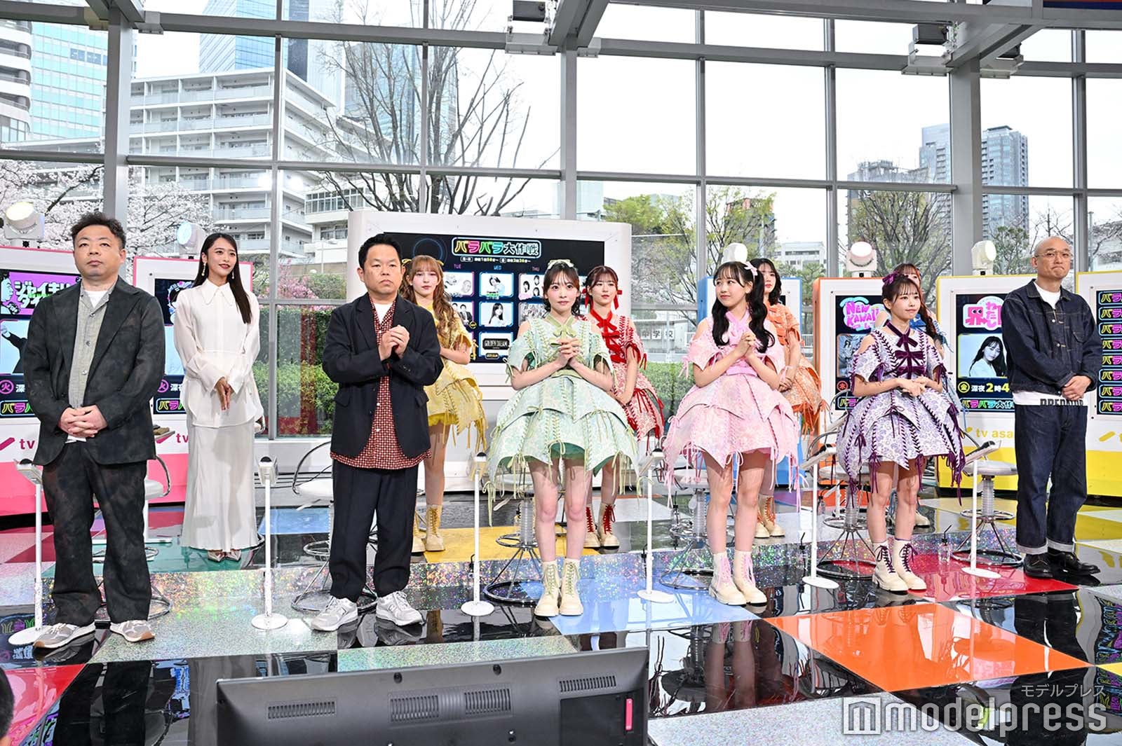 （後列左より）近藤千尋、早瀬ノエル、月足天音、鎮西寿々歌、真中まな（前列左より）ユースケ、津田篤宏、櫻井優衣、松本かれん、仲川瑠夏、みなみかわ（C）モデルプレス