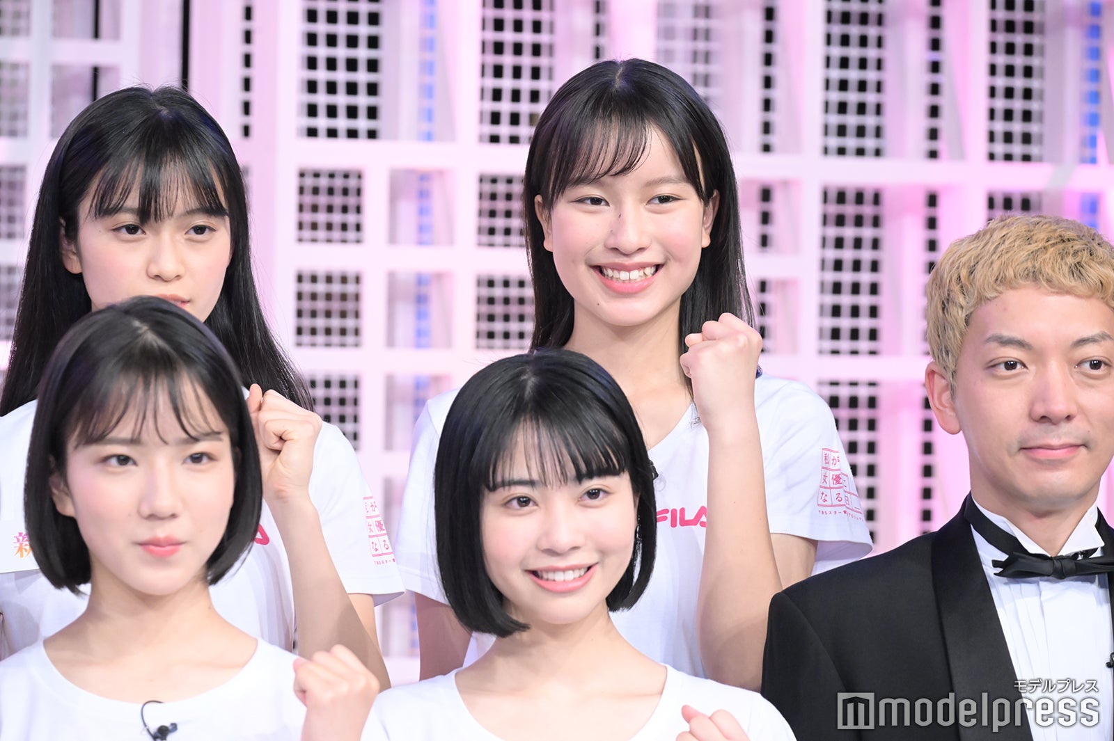 （前列左から）大橋小春、大嵩愛花、嶋佐和也（後列左から）新井彩永、有賀優 （C）モデルプレス