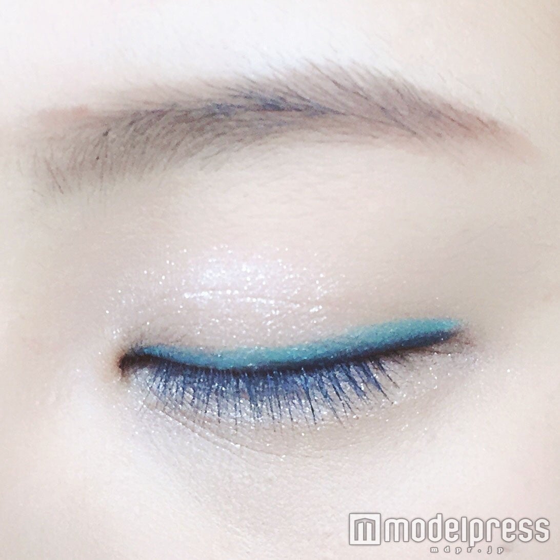 鮮やかなブルーがポイント／写真：onoaki（C）モデルプレス