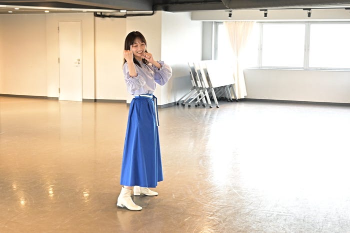 影山優佳がけやき坂46(ひらがなけやき)時代に通ったレッスンスタジオにて (C)TBSチャンネル