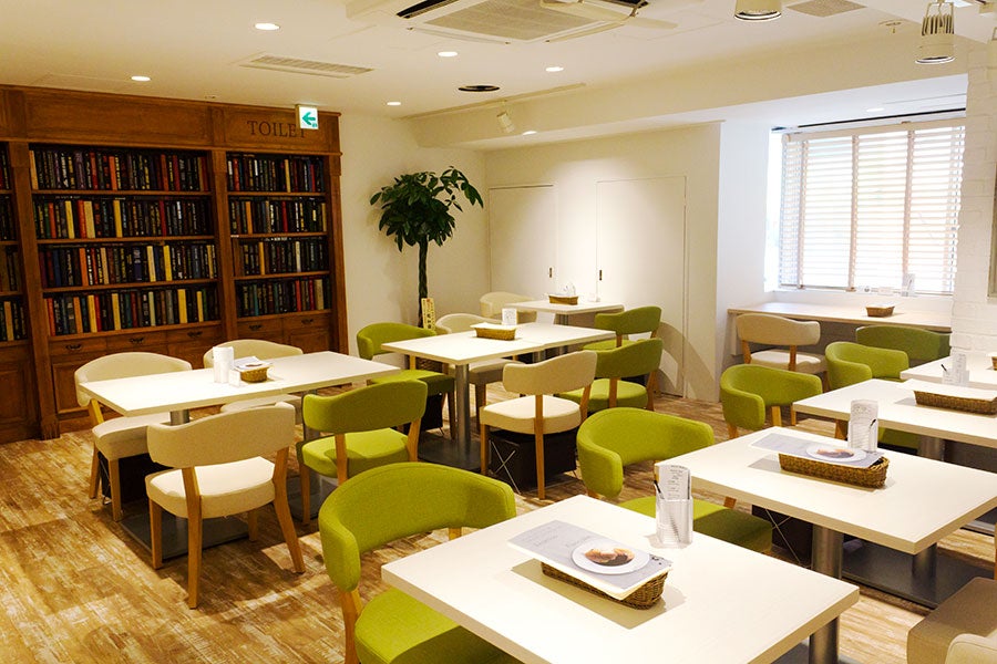 幸せのパンケーキ店内