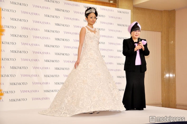 （写真左から）安藤美姫、桂由美