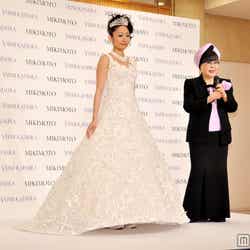 (写真左から)安藤美姫、桂由美