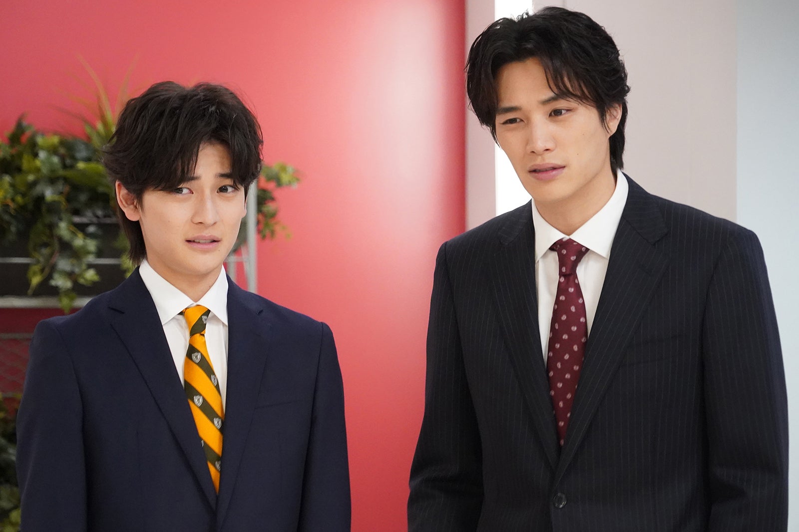 高橋文哉、鈴木伸之／「悪女（わる）～働くのがカッコ悪いなんて誰が言った？～」最終話より（C）日本テレビ