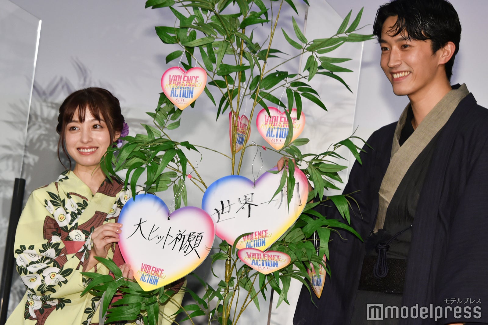 七夕の願いごとを発表した橋本環奈、杉野遥亮 （C）モデルプレス