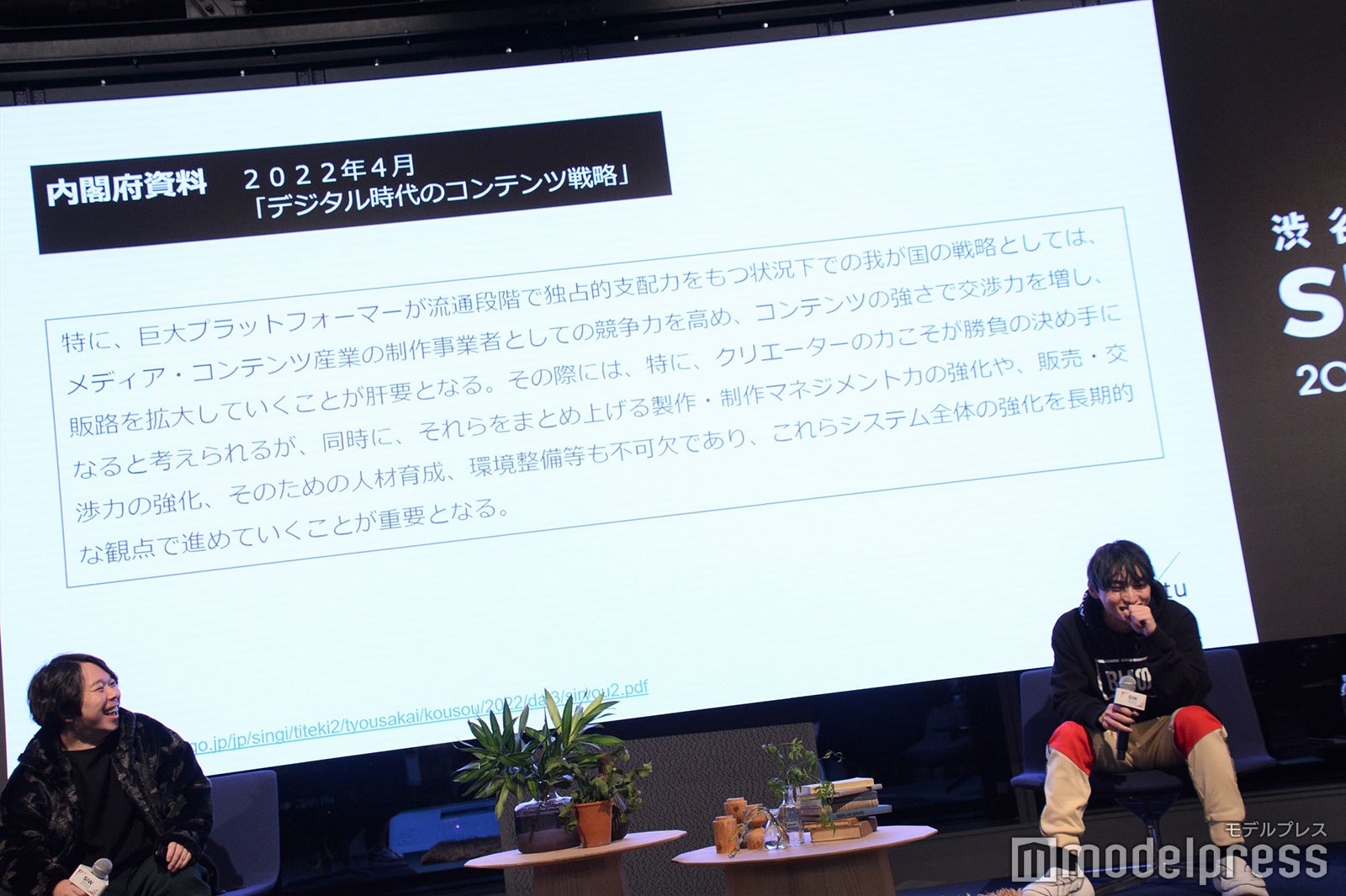 （右）SKY-HI （C）モデルプレス