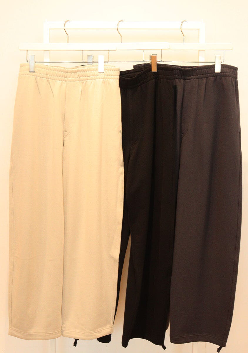 ユニクロ　新作　パンツ　スウェット