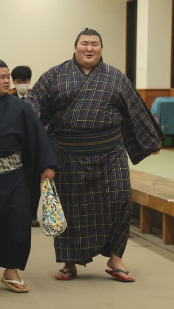 初金星の熱海富士 付き人の出迎えに笑みこぼれる 懸賞金の話題に「感謝したい」2連敗から7連勝