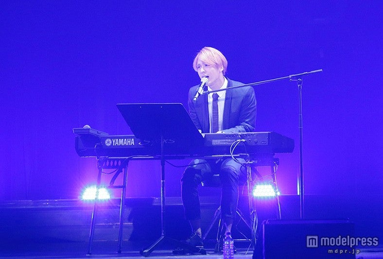 ファンとの“約束”を守り、ピアノの弾き語りを披露（撮影：平野哲郎）