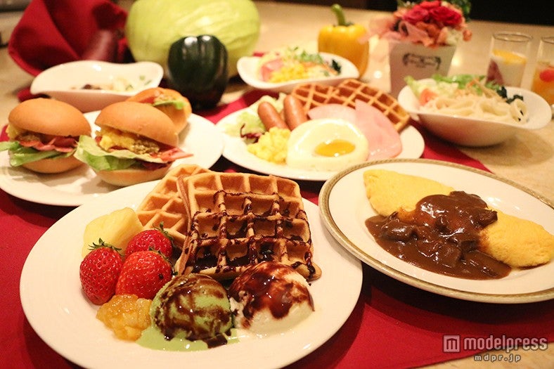 朝食メニューも焼きたてのワッフルやトッピングオムレツなど食欲そそるメニューが目白押し／画像提供：あさやホテル