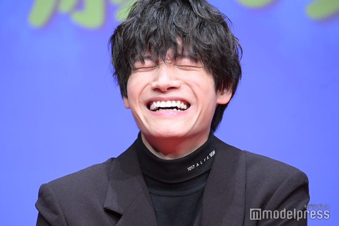 「じゃあ、俺と付き合う?」と神対応で沸かせた佐野晶哉(C)モデルプレス