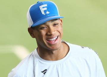 マジで！？日本ハム・万波中正が26歳誕生日 ゲレーロJr.ユニもらってまさかの展開 ド軍戦終えた本人が海の向こうから反応 ファン衝撃「ヤバすぎ」