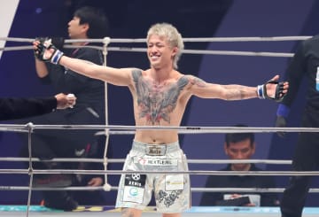 「安保が泣いてる姿にもらい泣きしそうに」BD人気選手、RIZINデビューで大番狂わせ衝撃の25秒一本勝ちに反響 美人妻の姿にも反響「やっぱ可愛いな」