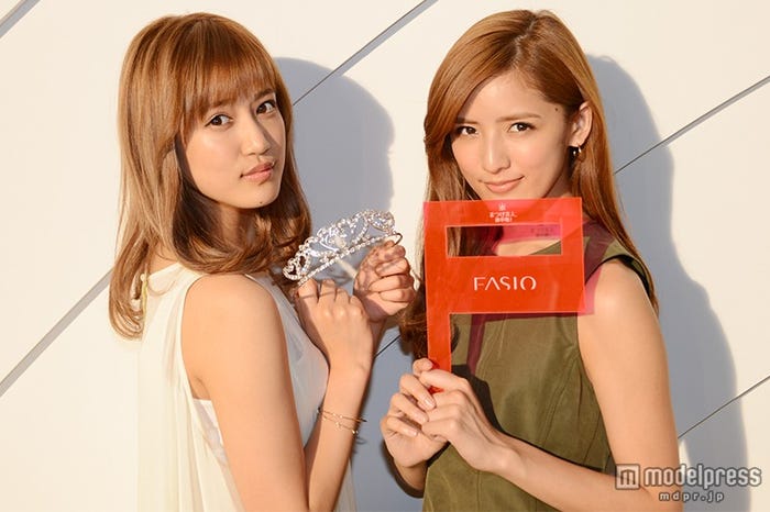 (左から)藤井夏恋、藤井萩花