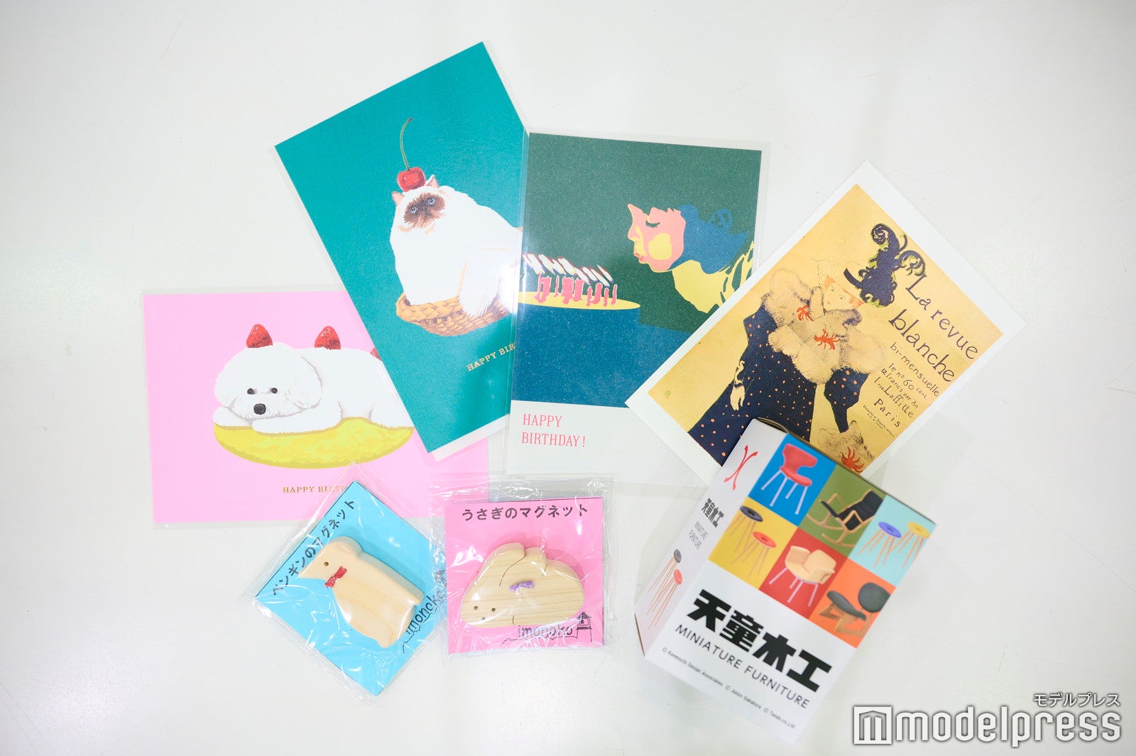 ポストカードなどをお土産に（C）モデルプレス