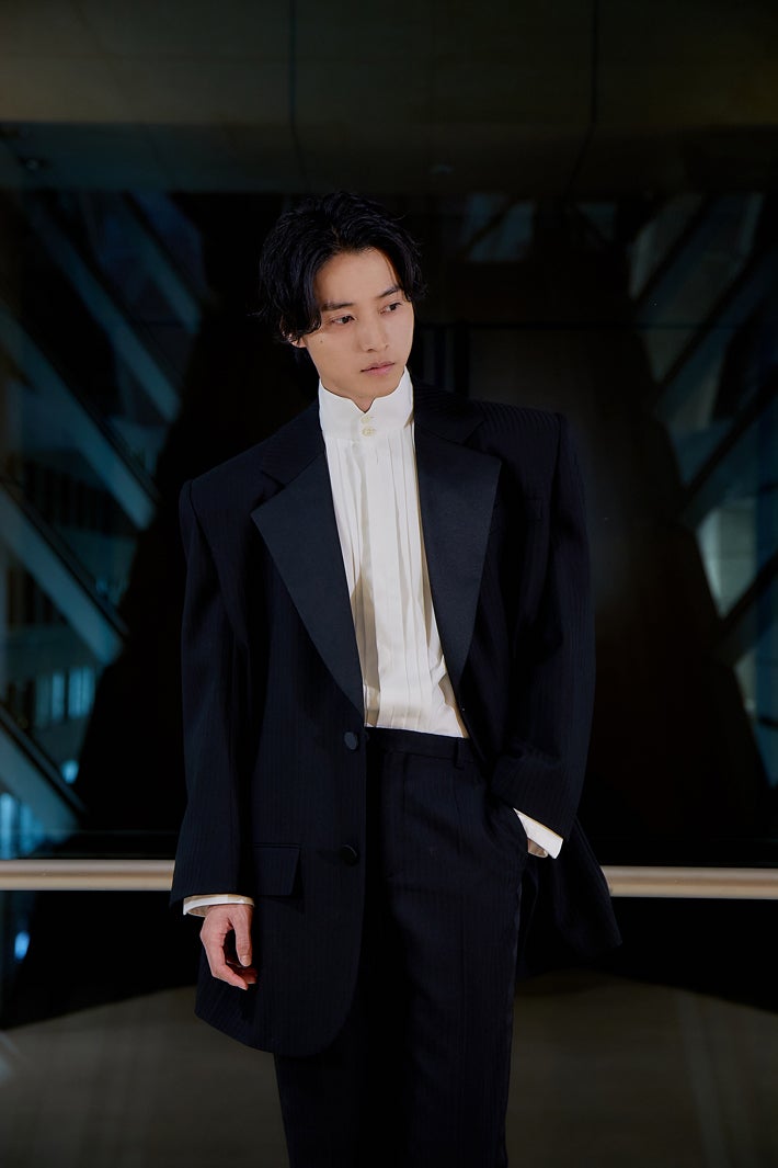 「サンローラン」衣装姿の山崎賢人（提供写真）