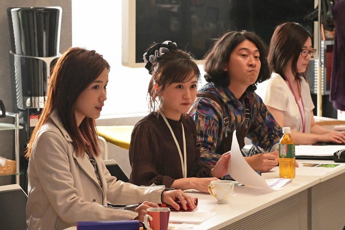 (左)秋山ゆずき「オー!マイ・ボス!恋は別冊で」第2話より(C)TBS