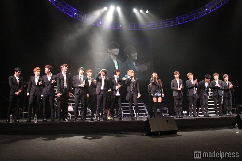 「第63回　さっぽろ雪まつり　K-POP　FESTIVAL2012」エンディング（左からZE:A、G.NA、CODE-V）／(C)NPO法人日韓文化交流会