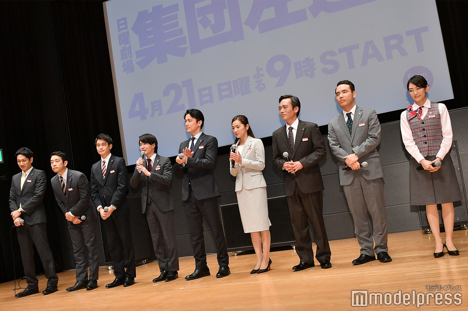 （左から）増田修一朗、迫田孝也、井之脇海、神木隆之介、福山雅治、中村アン、高橋和也、谷口翔太、橋本真実