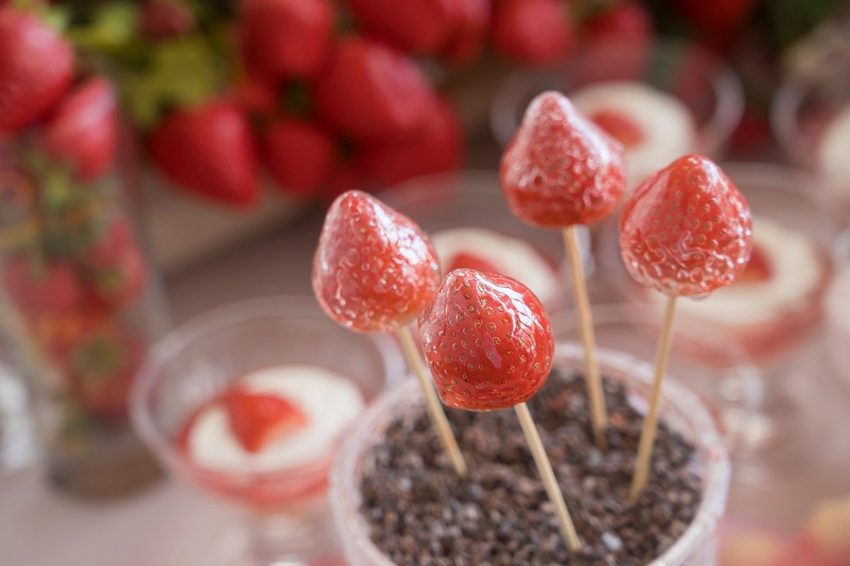 ストロベリー・シークレットガーデン スイーツビュッフェ／画像提供：ヒルトン福岡シーホーク