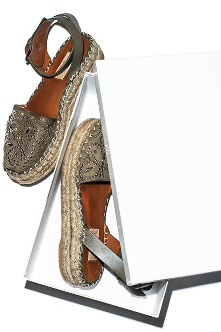 「ヴァレンチノ」のエスパドリーユ（C）TOPLOG