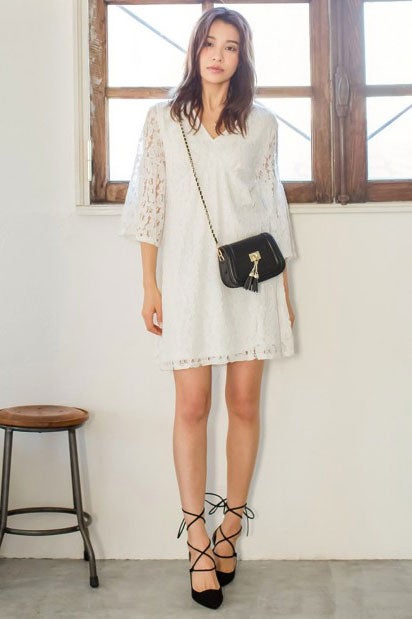 Vネックレースチュニック「Re:EDIT by GALSTAR」3,498円（税込）／画像提供：Re:EDIT by GALSTAR