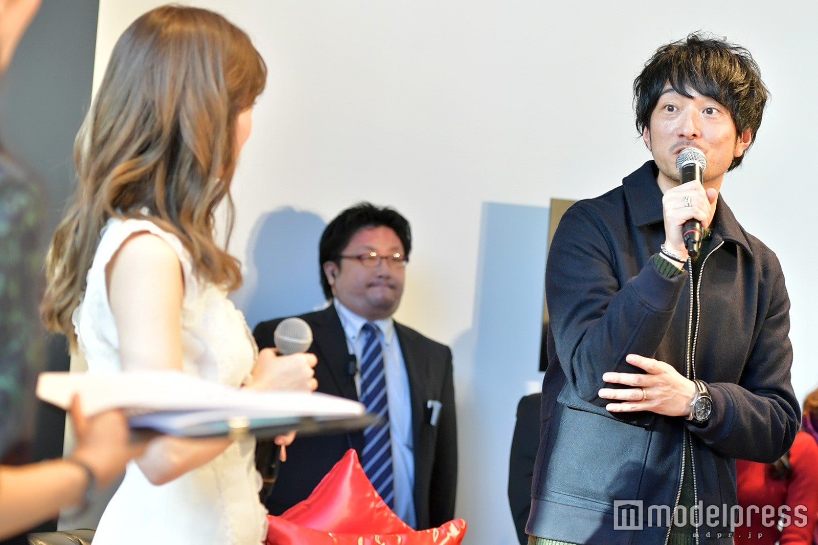 トークショーの様子／メイクアップアーティストの向井志臣氏 （C）モデルプレス