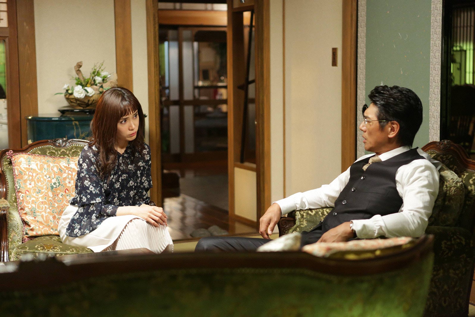 山口紗弥加、高橋克典／「モンテ・クリスト伯 ー華麗なる復讐ー」第5話より（C）フジテレビ