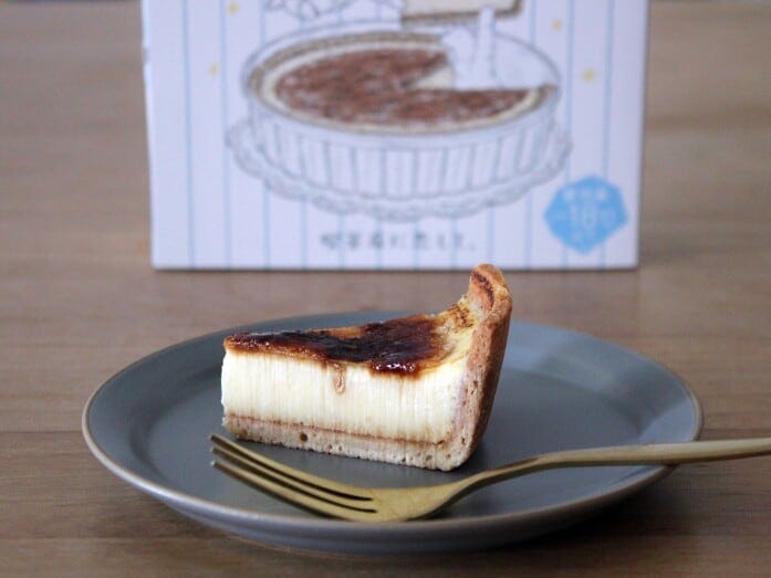 冷凍庫から出したてでもカチカチ硬すぎることなく、フォークがすっと入ります