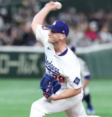 ドジャースのイケメン右腕 衝撃美貌モデルの恋人とビーチでラブラブ 映画の1シーンのよう！