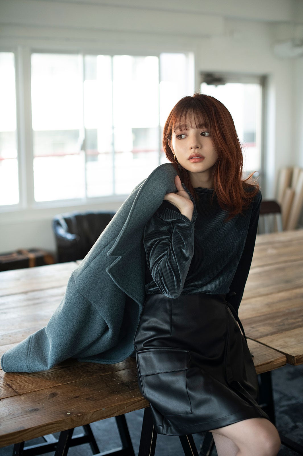 ちぃぽぽ、ミニ丈スカートで美脚披露