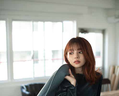 ちぃぽぽ、ミニ丈スカートで美脚披露